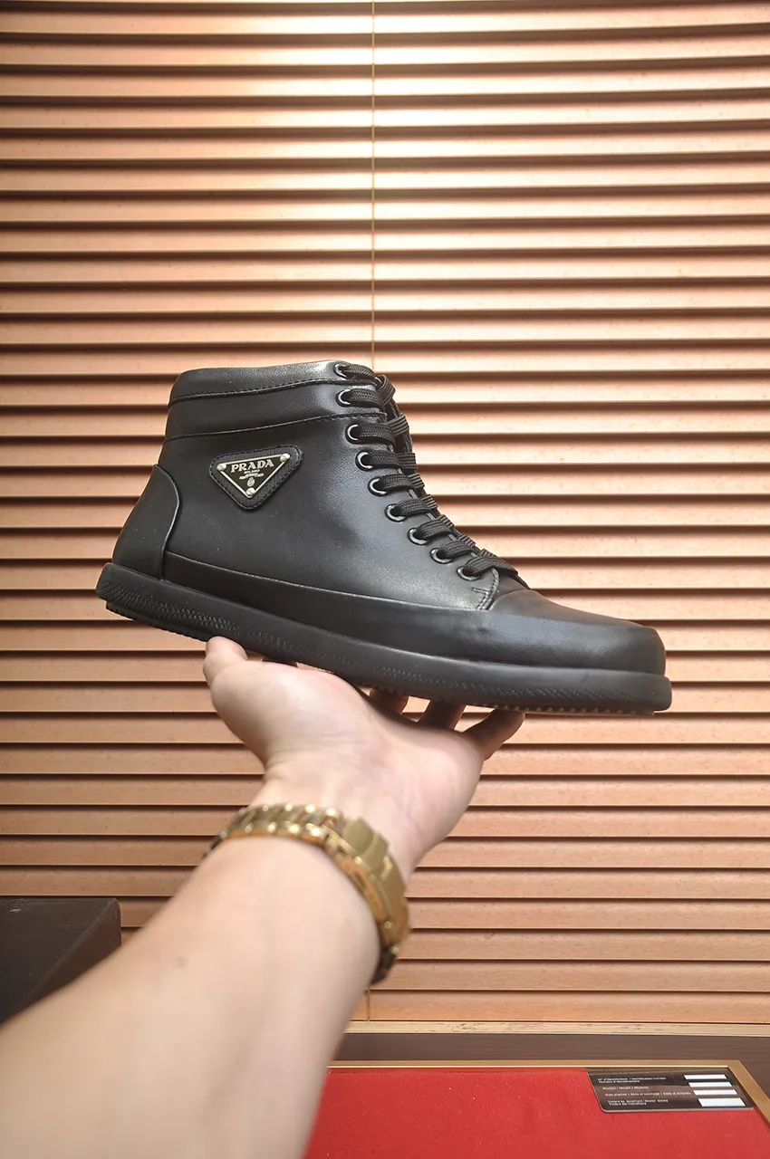 Men's shoes💰480💶【Prada】Trendy brand💞Mainly promote popular models, avant-garde and versatile fashionable men's shoes private version molding, 1:1 replica with glue splicing... Stylish and simple, original imported cowhide foot pads; the atmosphere and personality are more fashionable, eye-catching and pursuing class. It will subvert the old idea and be a must-have for fashionistas who want to spend time with you! Must keep it! High and comfortable but low, high-end quality workmanship. Code number: 38-45 (45 customized)
